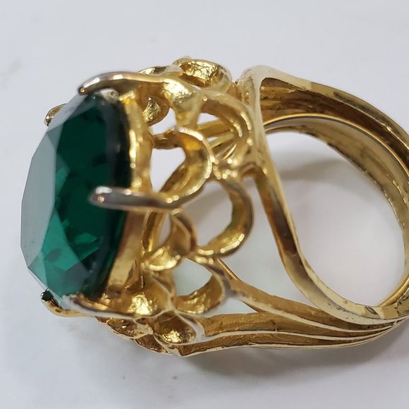 Vintage Cellini Faceted Green Glass Gold Tone Statement Ring Size 5.75 - Picture 4 of 6
